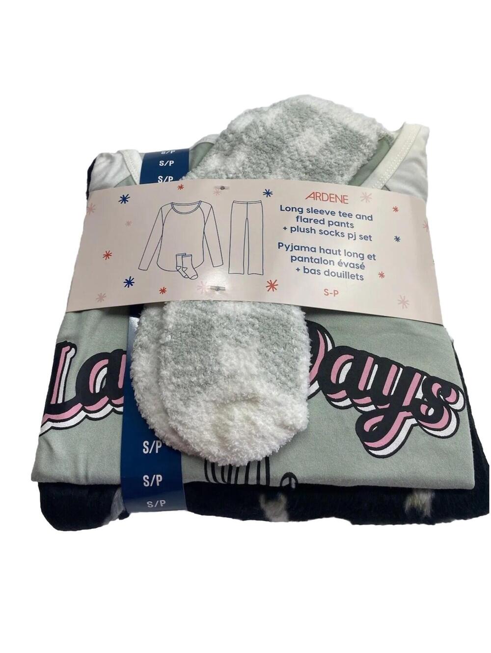 Long Sleeved pj set Womens Small Pyjamas Set With Socks Brand New.